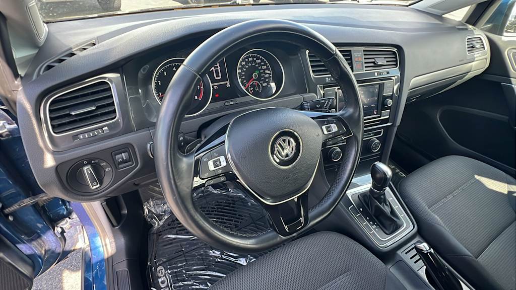 2019 Volkswagen Golf S 2