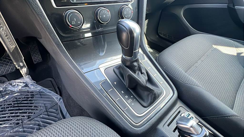 2019 Volkswagen Golf S 14
