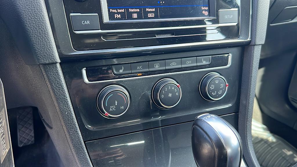 2019 Volkswagen Golf S 23