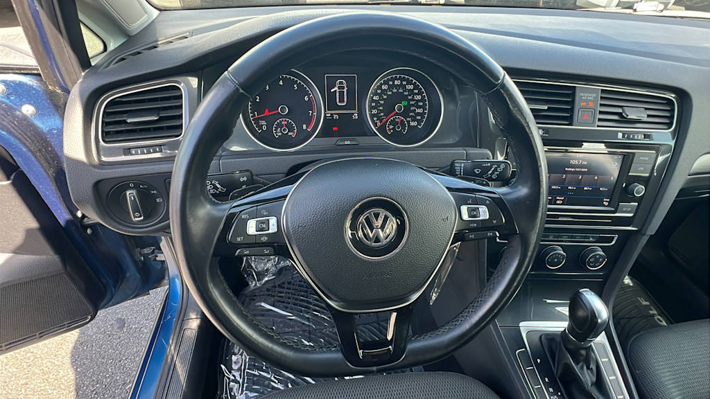 2019 Volkswagen Golf S 9