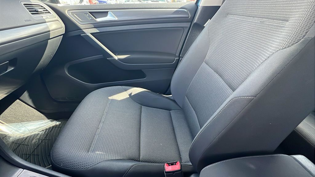 2019 Volkswagen Golf S 10