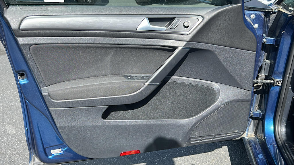2019 Volkswagen Golf S 28