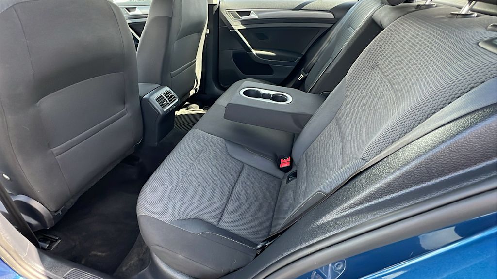 2019 Volkswagen Golf S 11