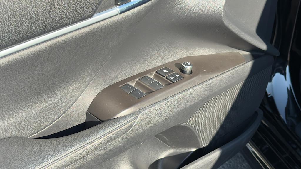 Thumbnail: 2022 Toyota Camry - 28