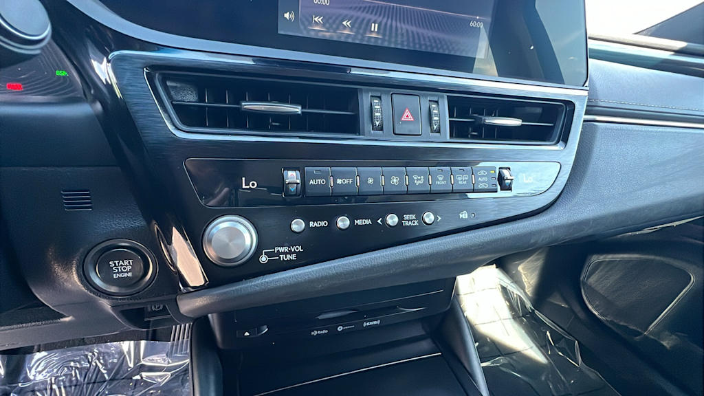 Thumbnail: 2022 Lexus ES - 23