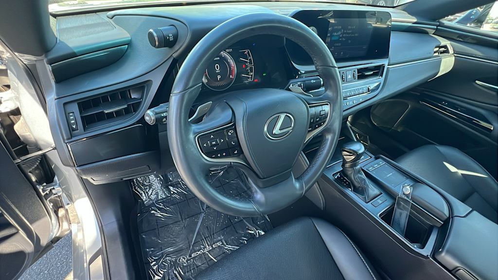 Thumbnail: 2022 Lexus ES - 2