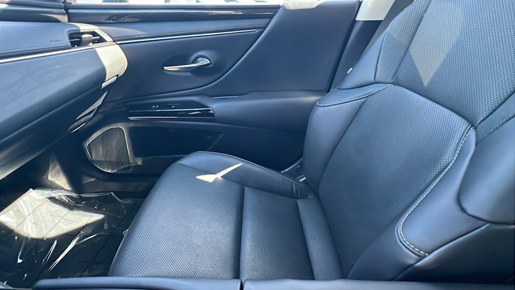 Thumbnail: 2022 Lexus ES - 11