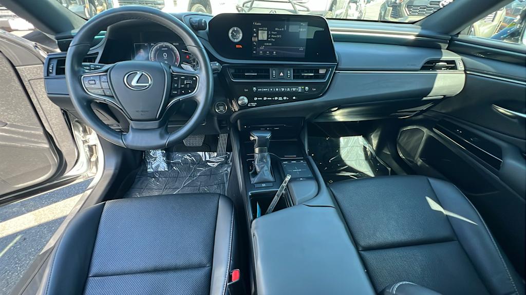 Thumbnail: 2022 Lexus ES - 13