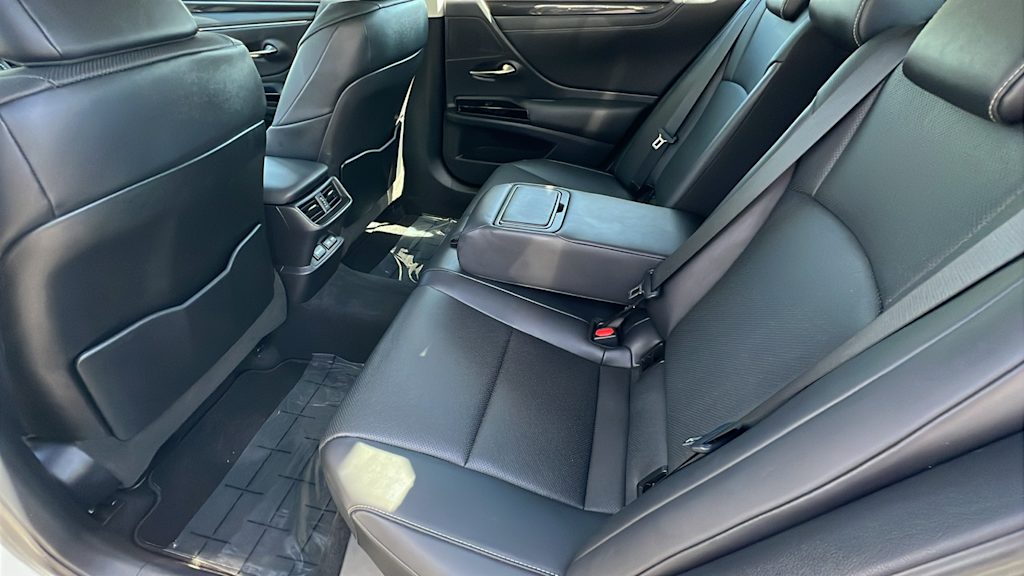 Thumbnail: 2022 Lexus ES - 12