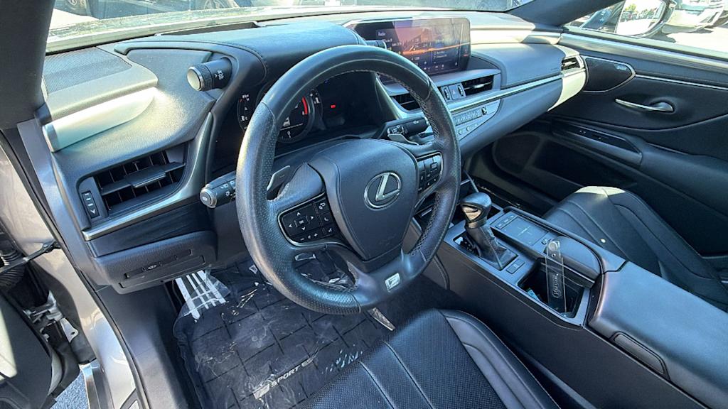 Thumbnail: 2021 Lexus ES - 2