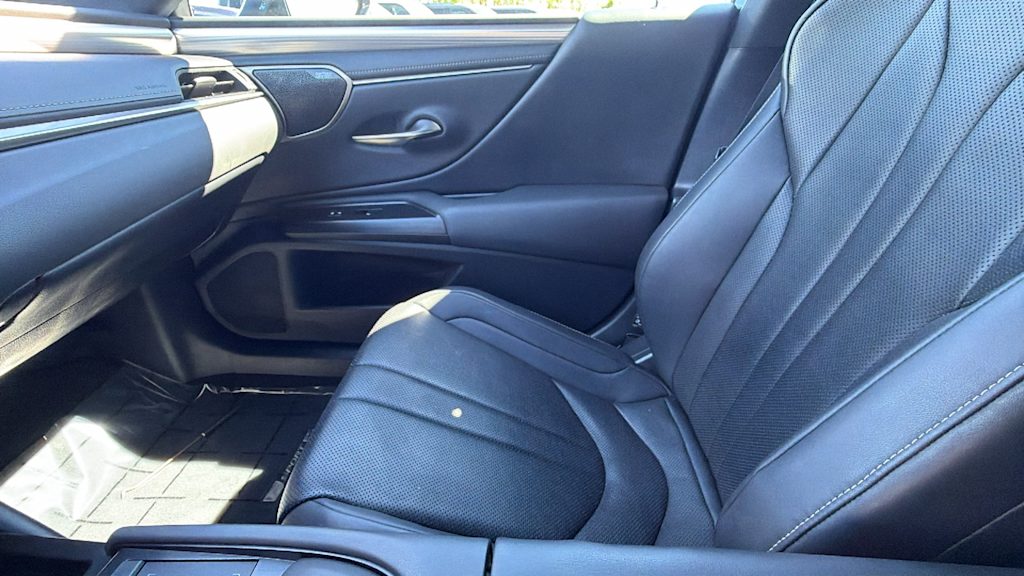 Thumbnail: 2021 Lexus ES - 11