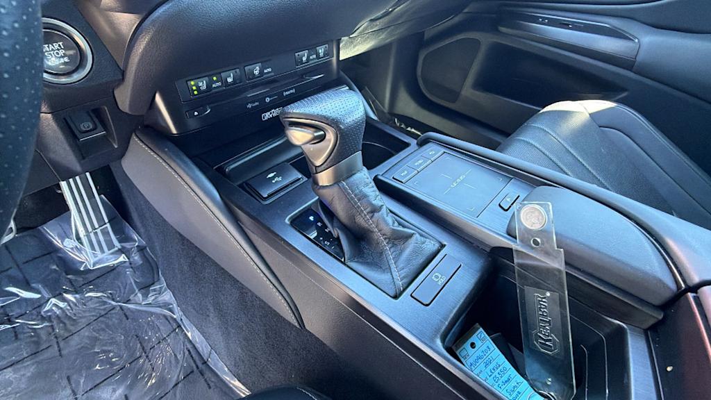 Thumbnail: 2021 Lexus ES - 16