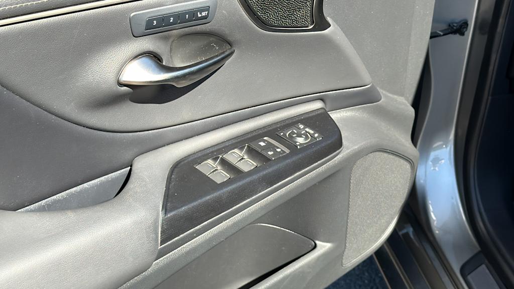 Thumbnail: 2021 Lexus ES - 28