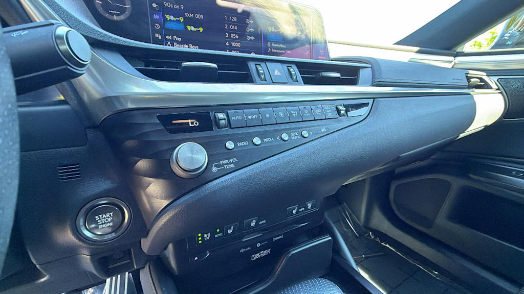 Thumbnail: 2021 Lexus ES - 15