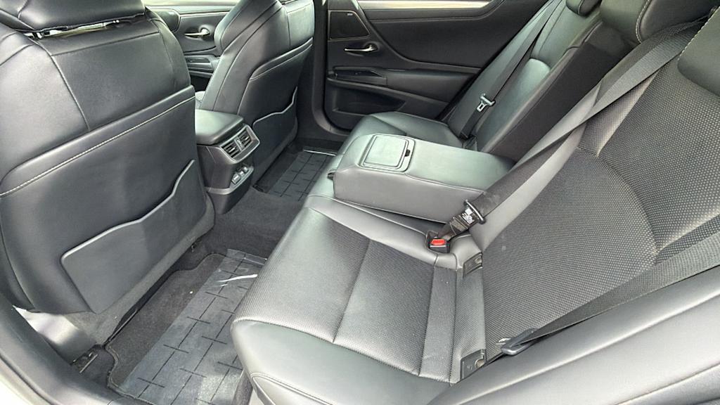 Thumbnail: 2021 Lexus ES - 12