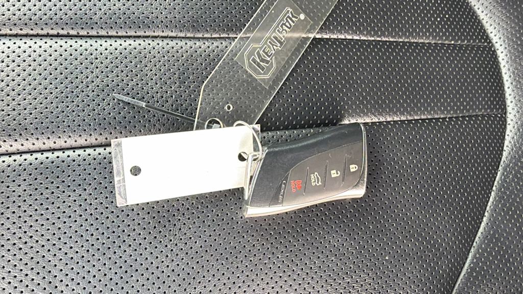 Thumbnail: 2021 Lexus ES - 18