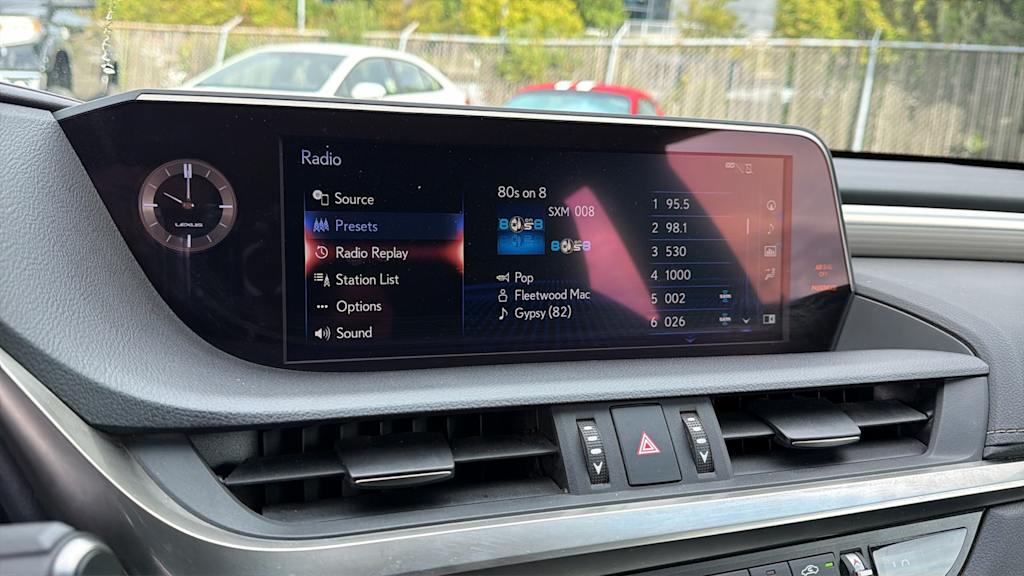 Thumbnail: 2021 Lexus ES - 23