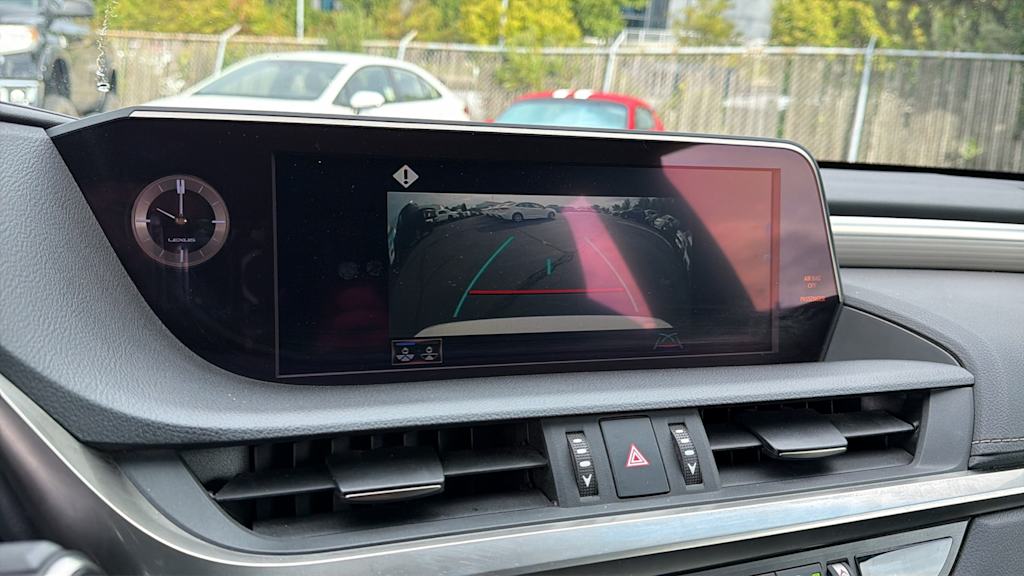 Thumbnail: 2021 Lexus ES - 24