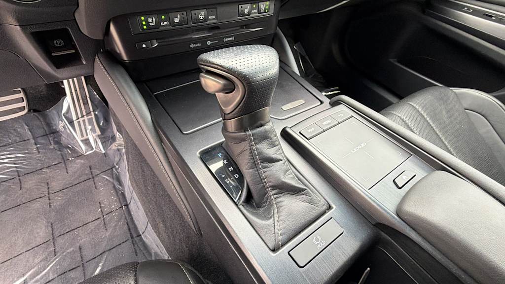 Thumbnail: 2021 Lexus ES - 15