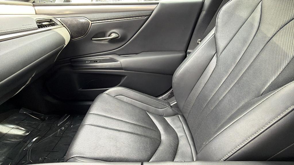 Thumbnail: 2021 Lexus ES - 11