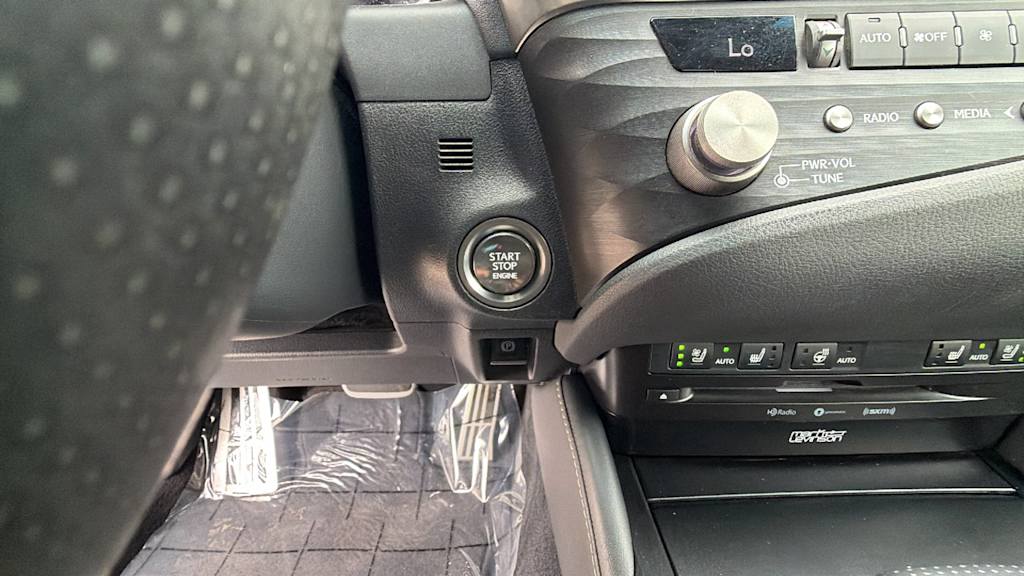 Thumbnail: 2021 Lexus ES - 25