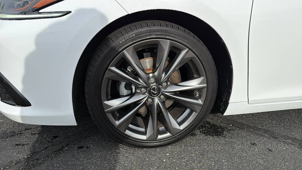 Thumbnail: 2021 Lexus ES - 8