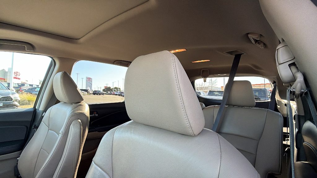 Thumbnail: 2017 Honda Pilot - 10