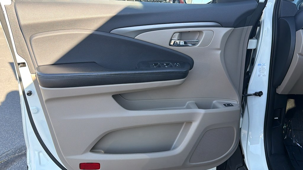 Thumbnail: 2017 Honda Pilot - 28