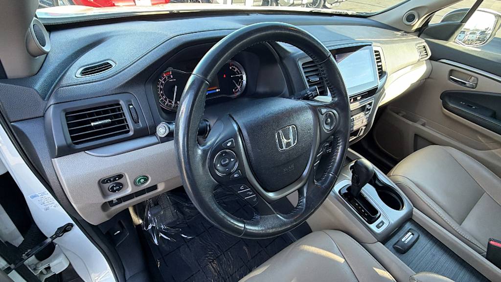 Thumbnail: 2017 Honda Pilot - 2