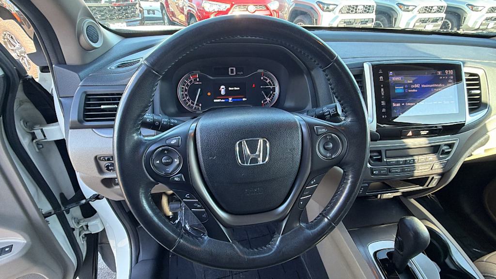 Thumbnail: 2017 Honda Pilot - 9