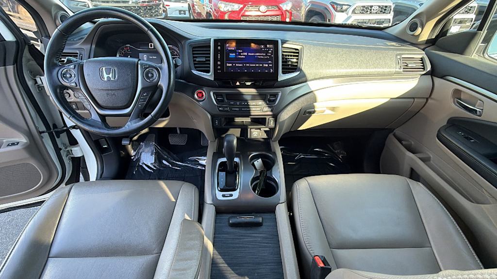 Thumbnail: 2017 Honda Pilot - 13