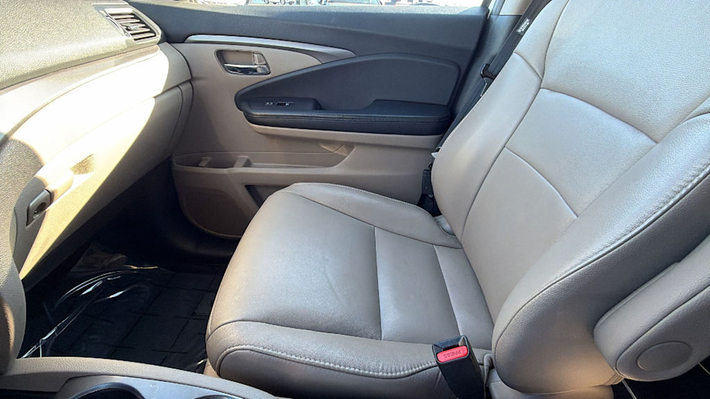 Thumbnail: 2017 Honda Pilot - 11