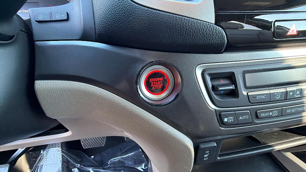 Thumbnail: 2017 Honda Pilot - 25