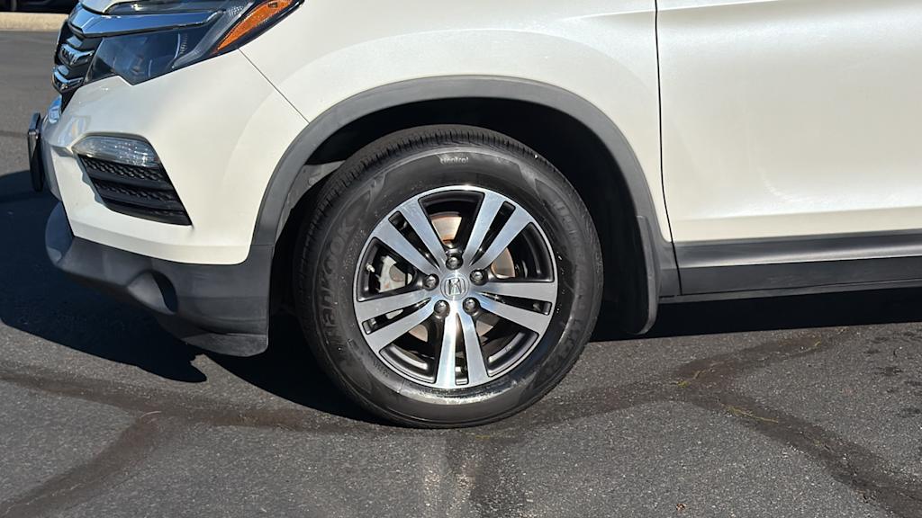 Thumbnail: 2017 Honda Pilot - 8