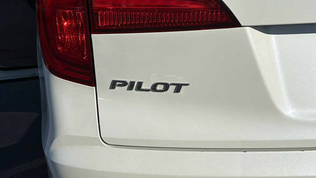 Thumbnail: 2017 Honda Pilot - 30