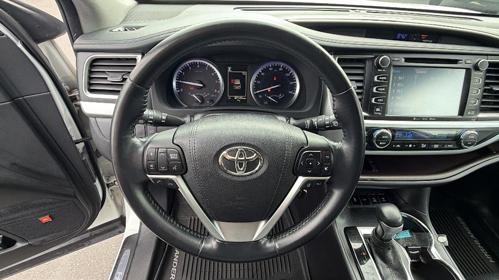Thumbnail: 2018 Toyota Highlander - 9