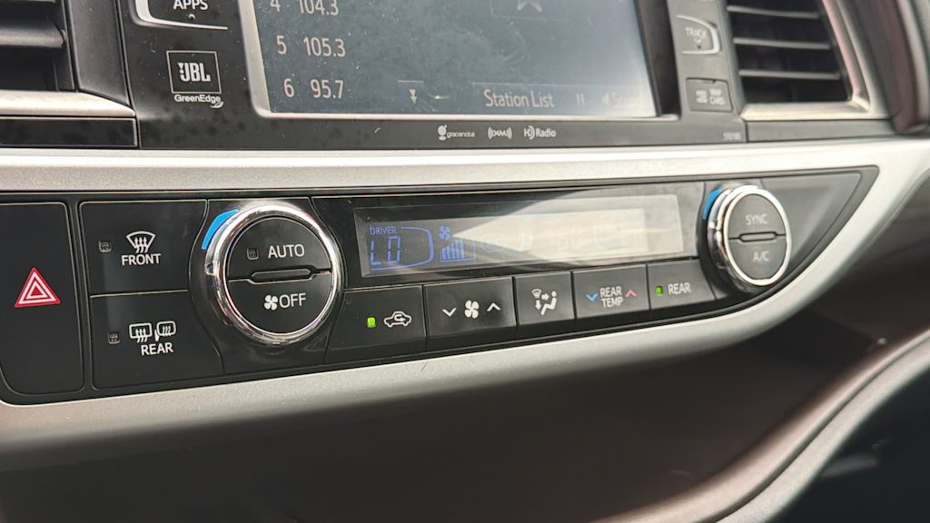 Thumbnail: 2018 Toyota Highlander - 23