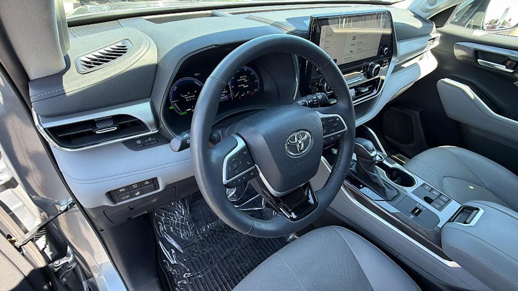 Thumbnail: 2024 Toyota Highlander - 2