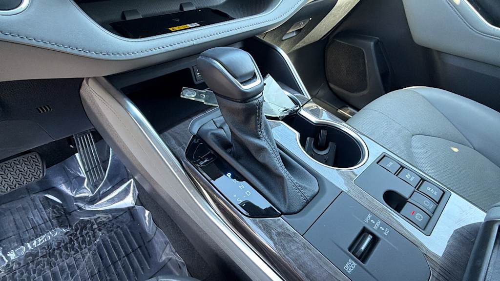 Thumbnail: 2024 Toyota Highlander - 15