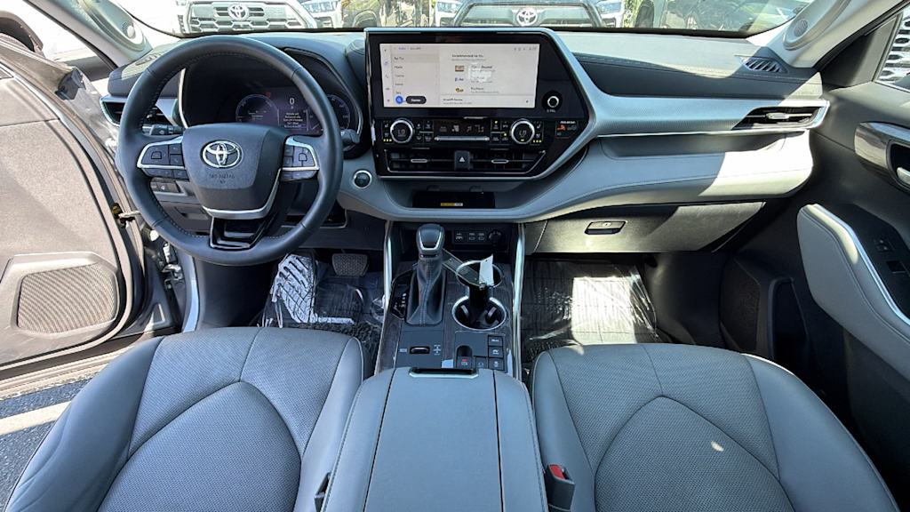 Thumbnail: 2024 Toyota Highlander - 13