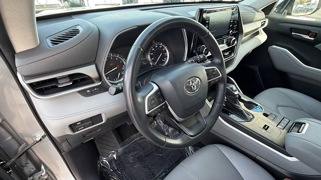 Thumbnail: 2022 Toyota Highlander - 2