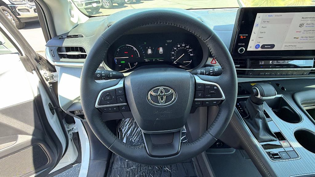 Thumbnail: 2025 Toyota Sienna - 9