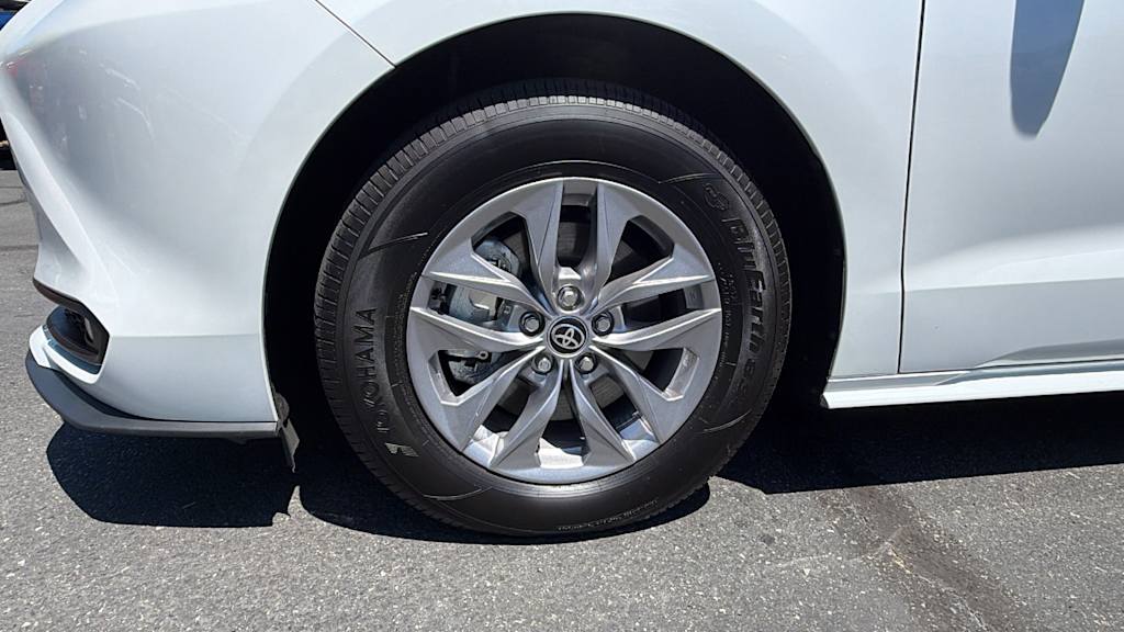 Thumbnail: 2025 Toyota Sienna - 8