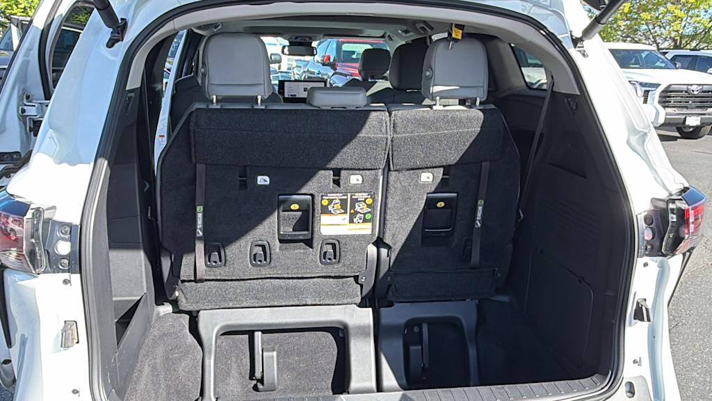 Thumbnail: 2025 Toyota Sienna - 12