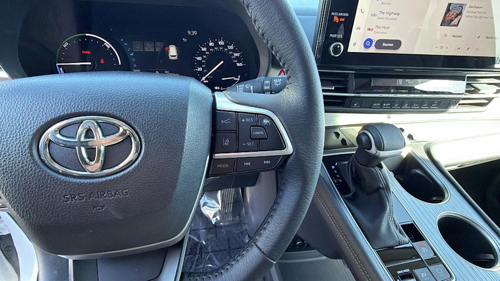 Thumbnail: 2025 Toyota Sienna - 26