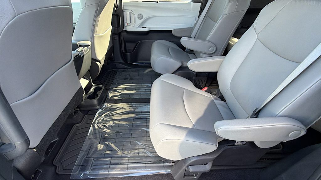 Thumbnail: 2025 Toyota Sienna - 29