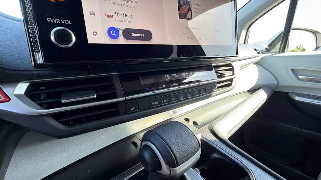 Thumbnail: 2025 Toyota Sienna - 14