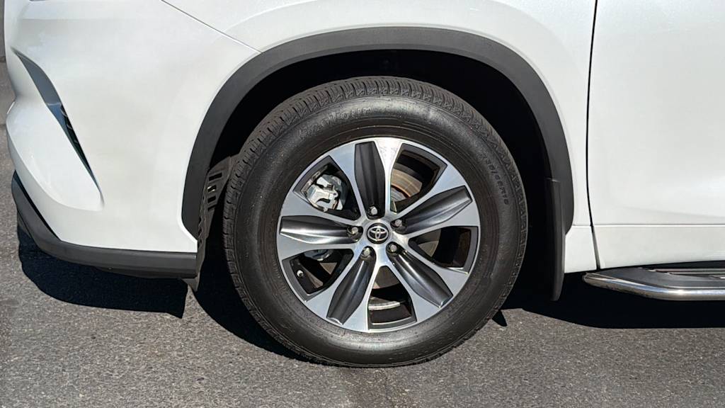 Thumbnail: 2023 Toyota Highlander - 8