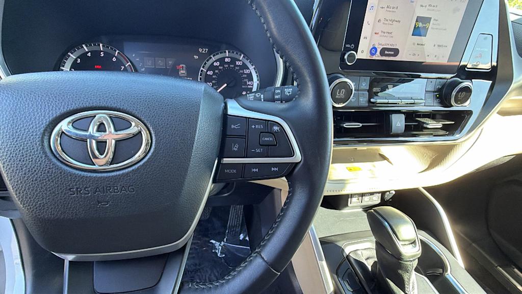 Thumbnail: 2023 Toyota Highlander - 27