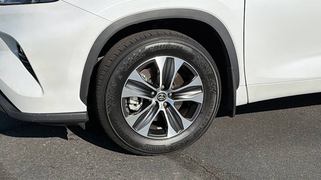 Thumbnail: 2023 Toyota Highlander - 8